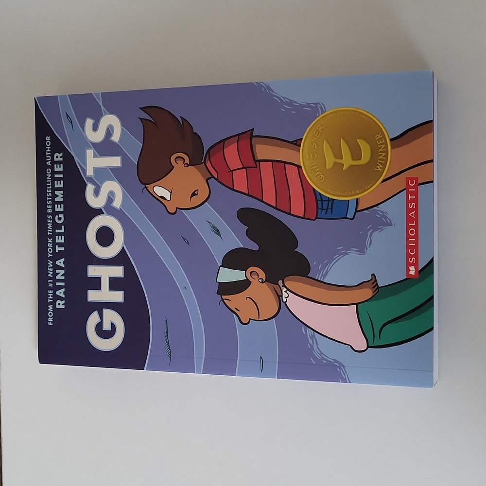 Raina Telgemeier : Ghosts book